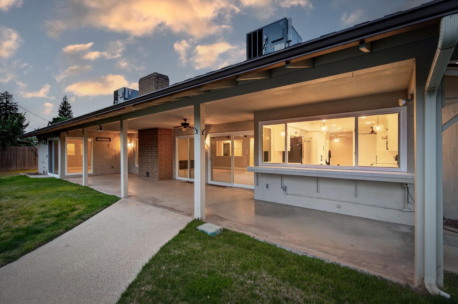 2805 W Spruce Ave, Fresno, CA 93711