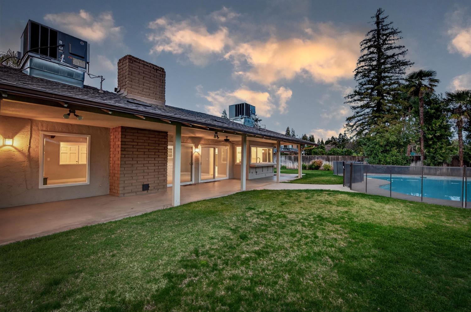 2805 W Spruce Ave, Fresno, CA 93711