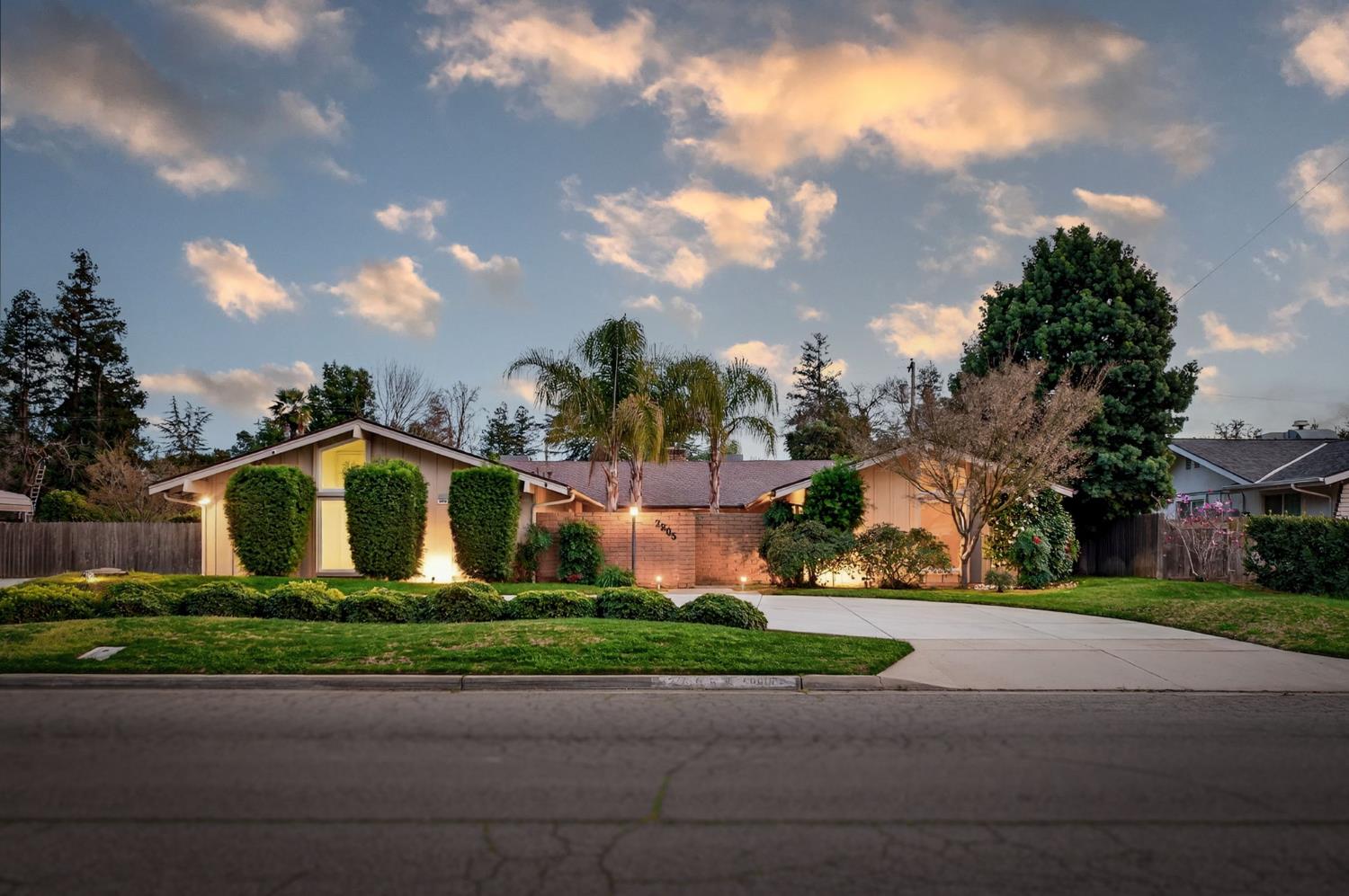 2805 W Spruce Ave, Fresno, CA 93711