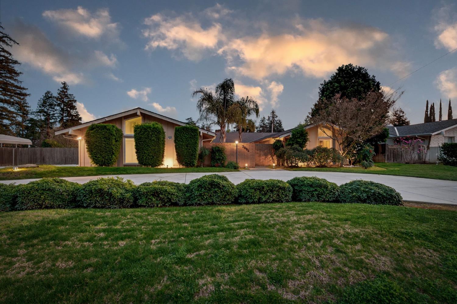 2805 W Spruce Ave, Fresno, CA 93711