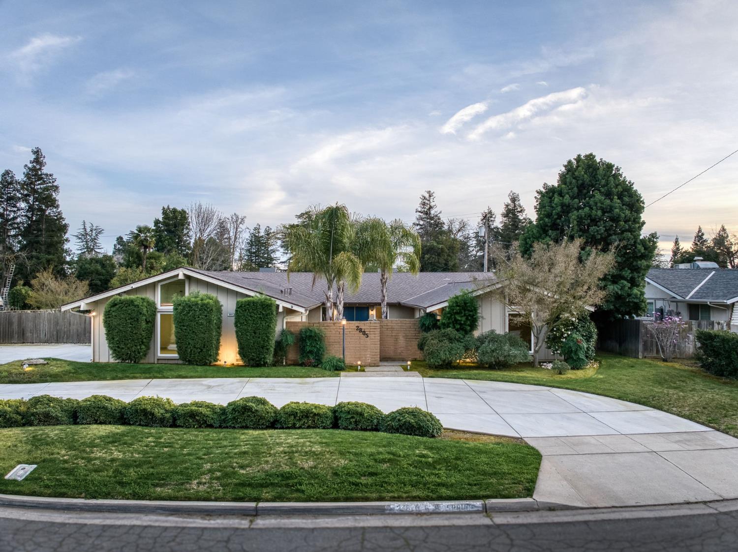 2805 W Spruce Ave, Fresno, CA 93711