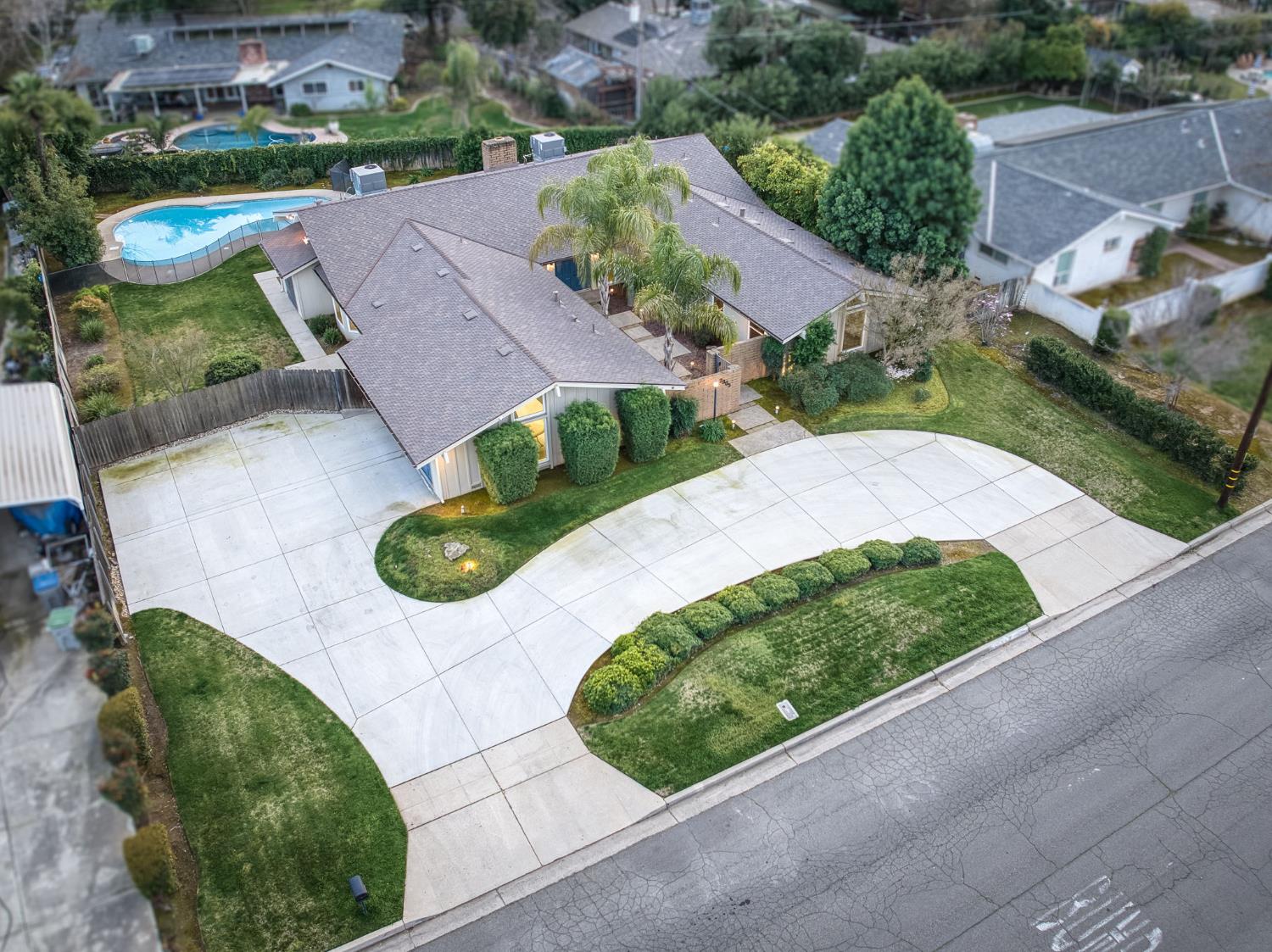 2805 W Spruce Ave, Fresno, CA 93711