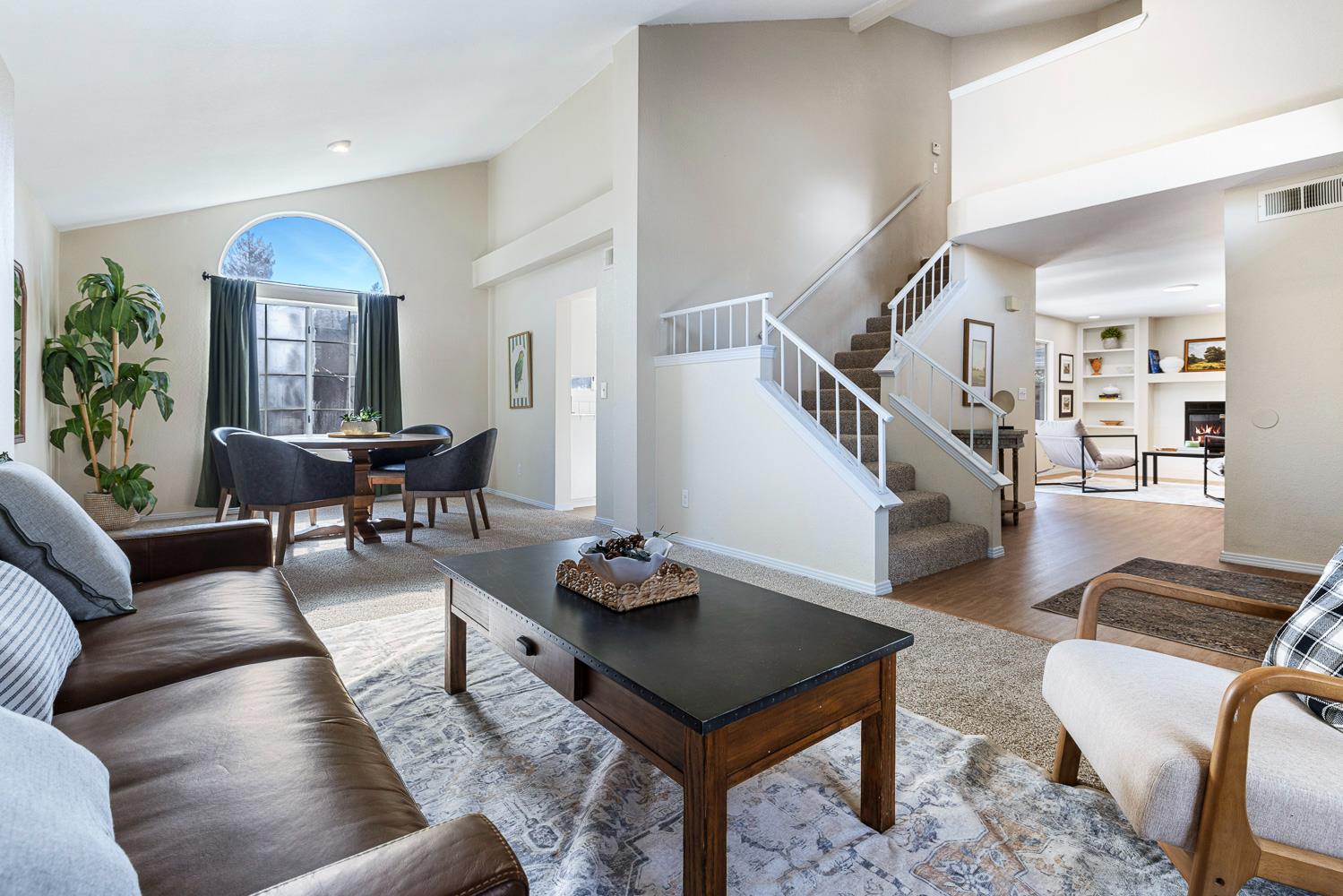 805 E Buckhill Rd, Fresno, CA 93720