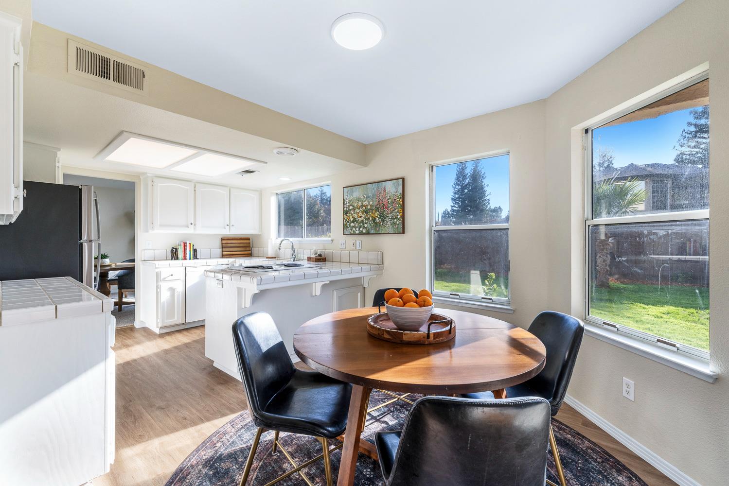 805 E Buckhill Rd, Fresno, CA 93720