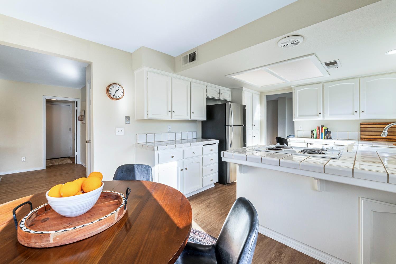 805 E Buckhill Rd, Fresno, CA 93720