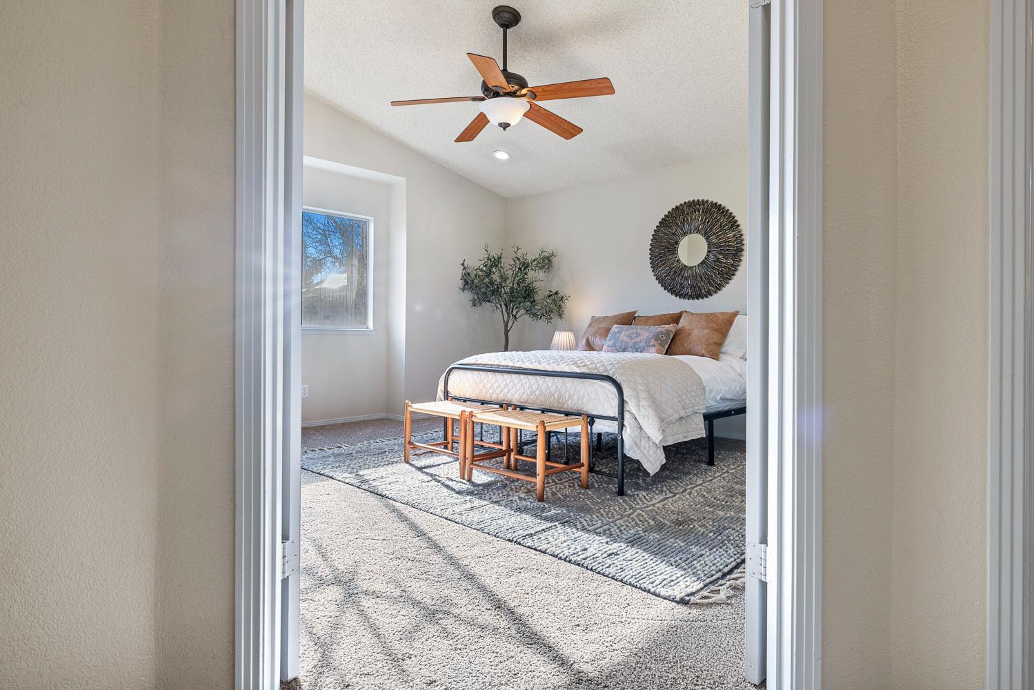 805 E Buckhill Rd, Fresno, CA 93720