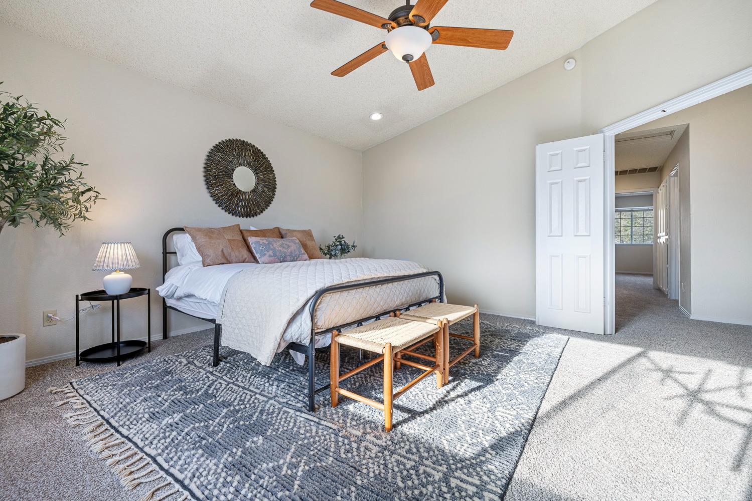 805 E Buckhill Rd, Fresno, CA 93720