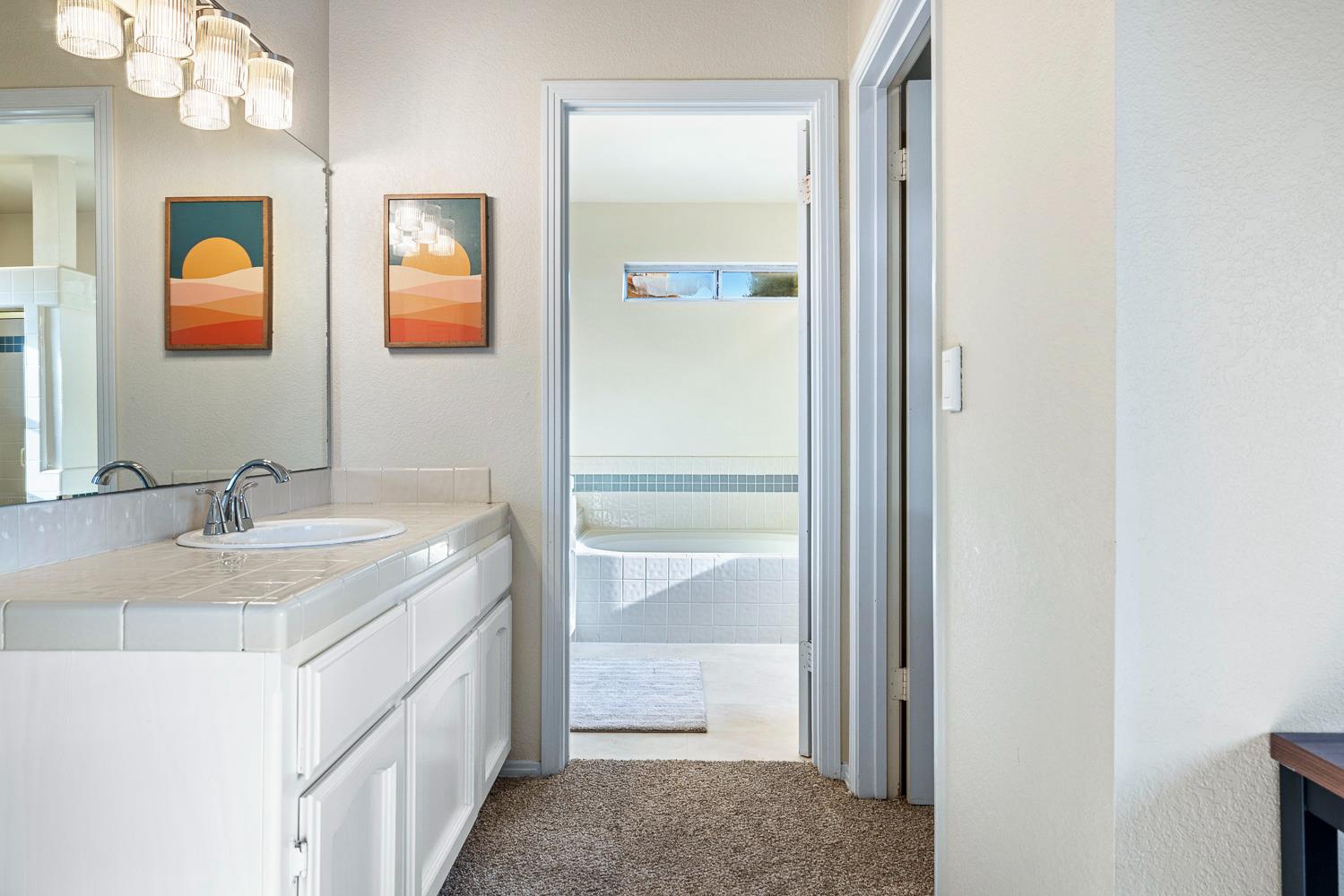 805 E Buckhill Rd, Fresno, CA 93720