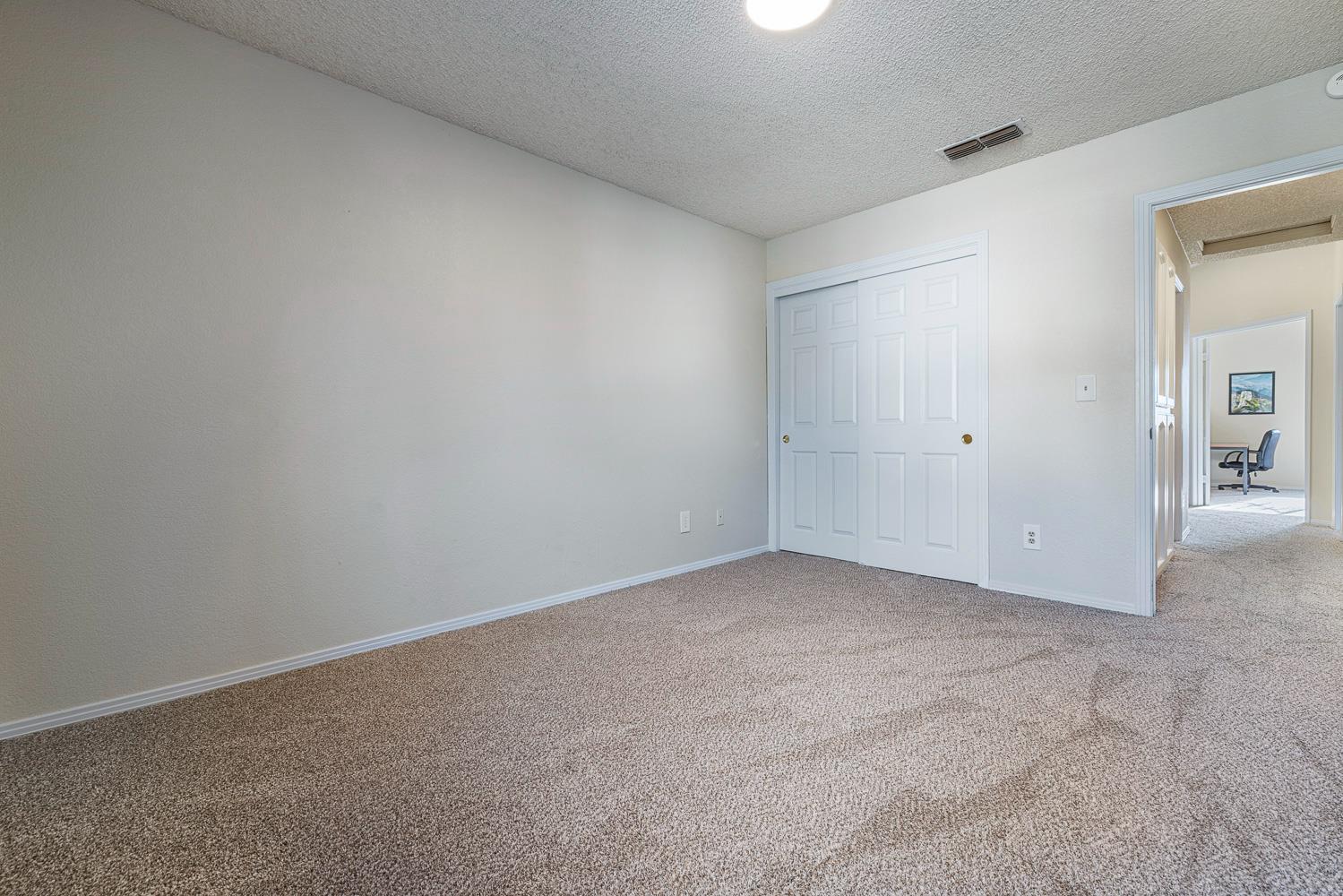 805 E Buckhill Rd, Fresno, CA 93720