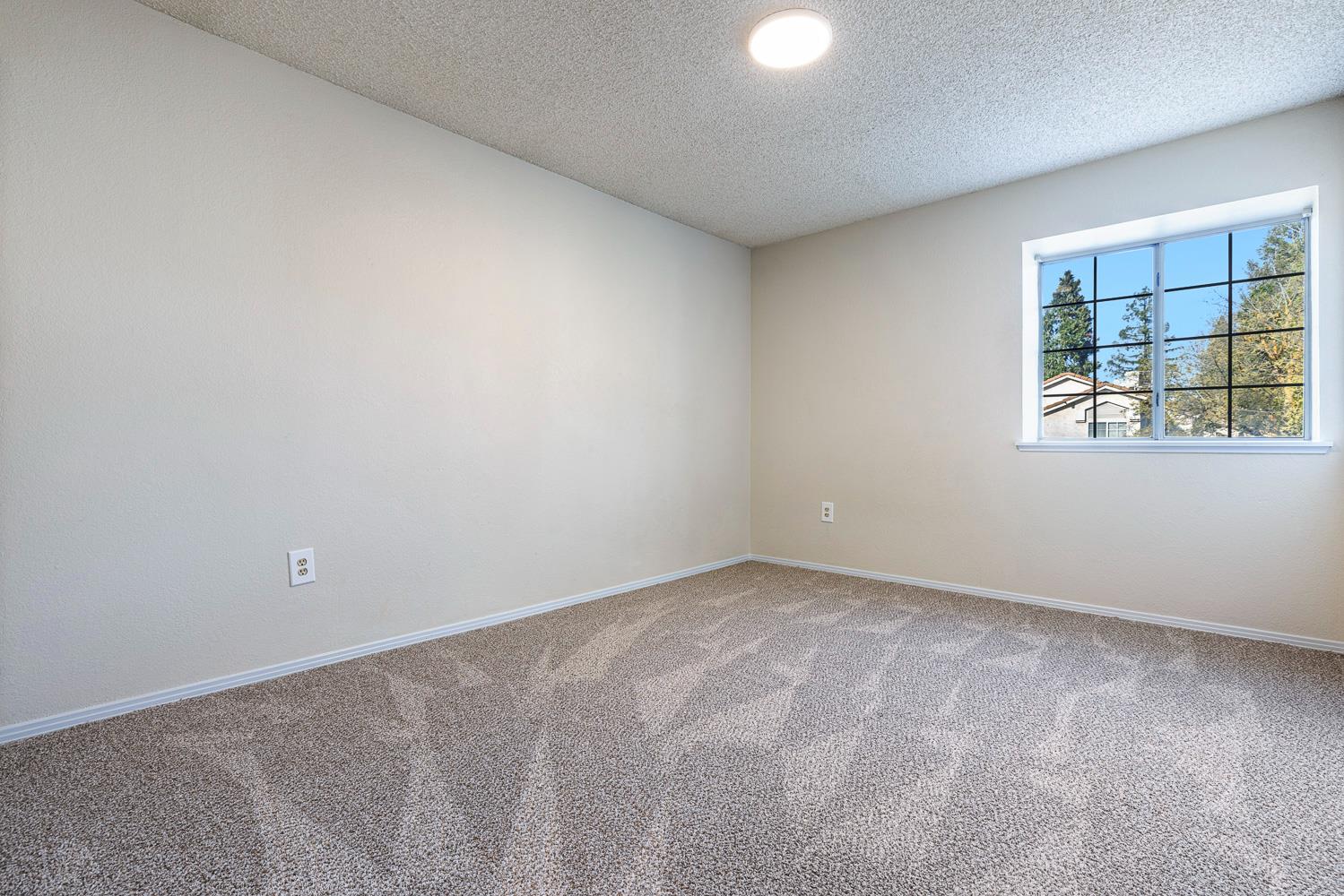 805 E Buckhill Rd, Fresno, CA 93720