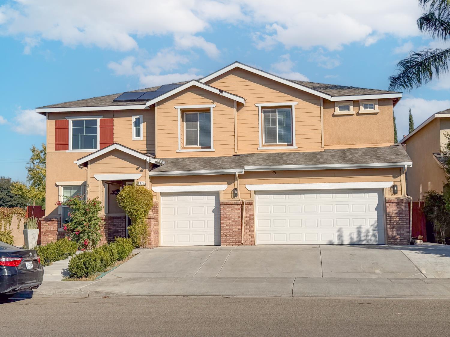 1976 N Belvedere Ave, Fresno, CA 93722