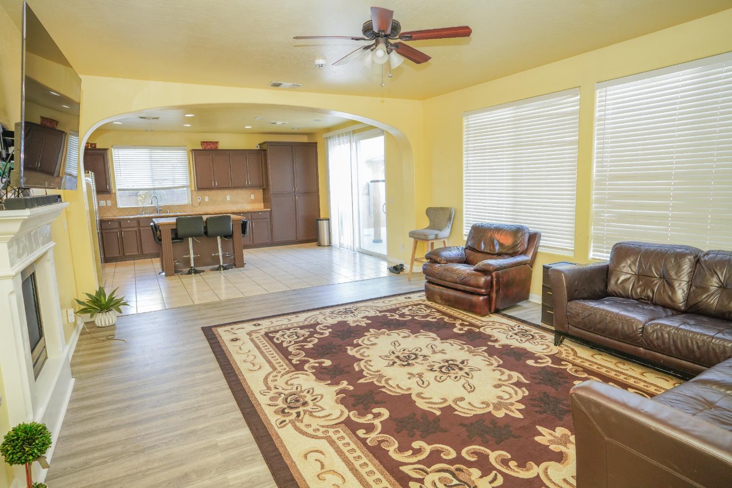 1976 N Belvedere Ave, Fresno, CA 93722