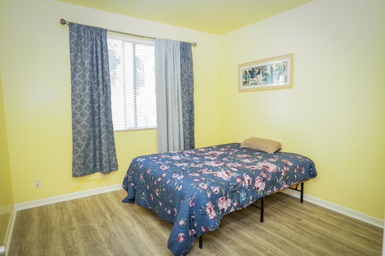 1976 N Belvedere Ave, Fresno, CA 93722