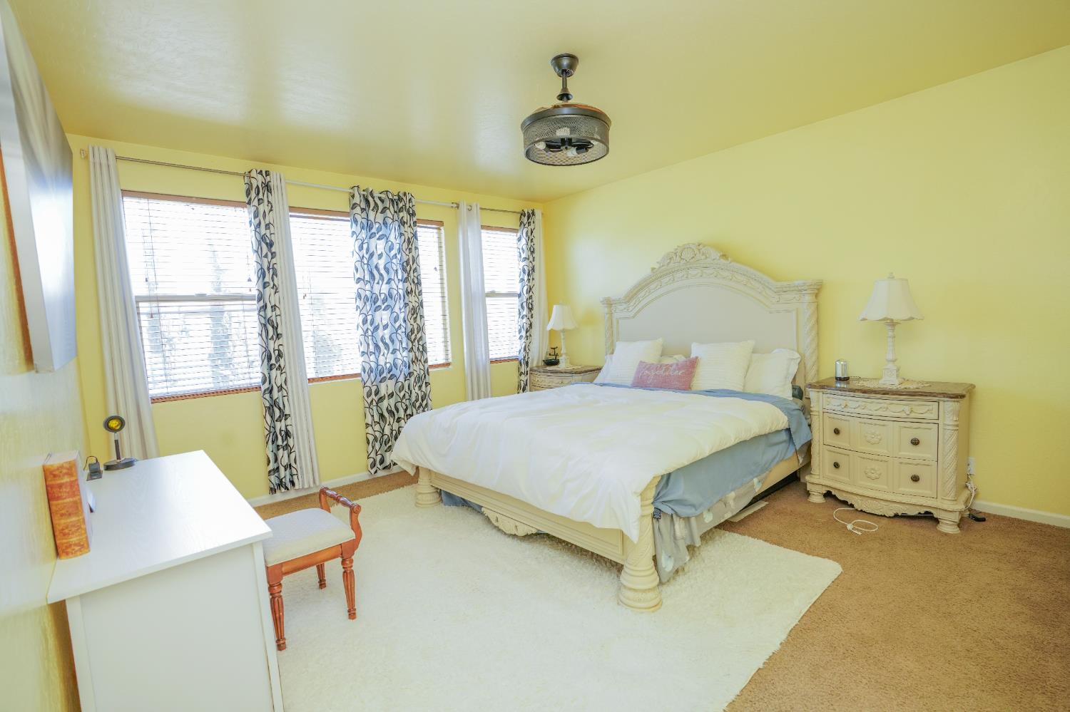 1976 N Belvedere Ave, Fresno, CA 93722