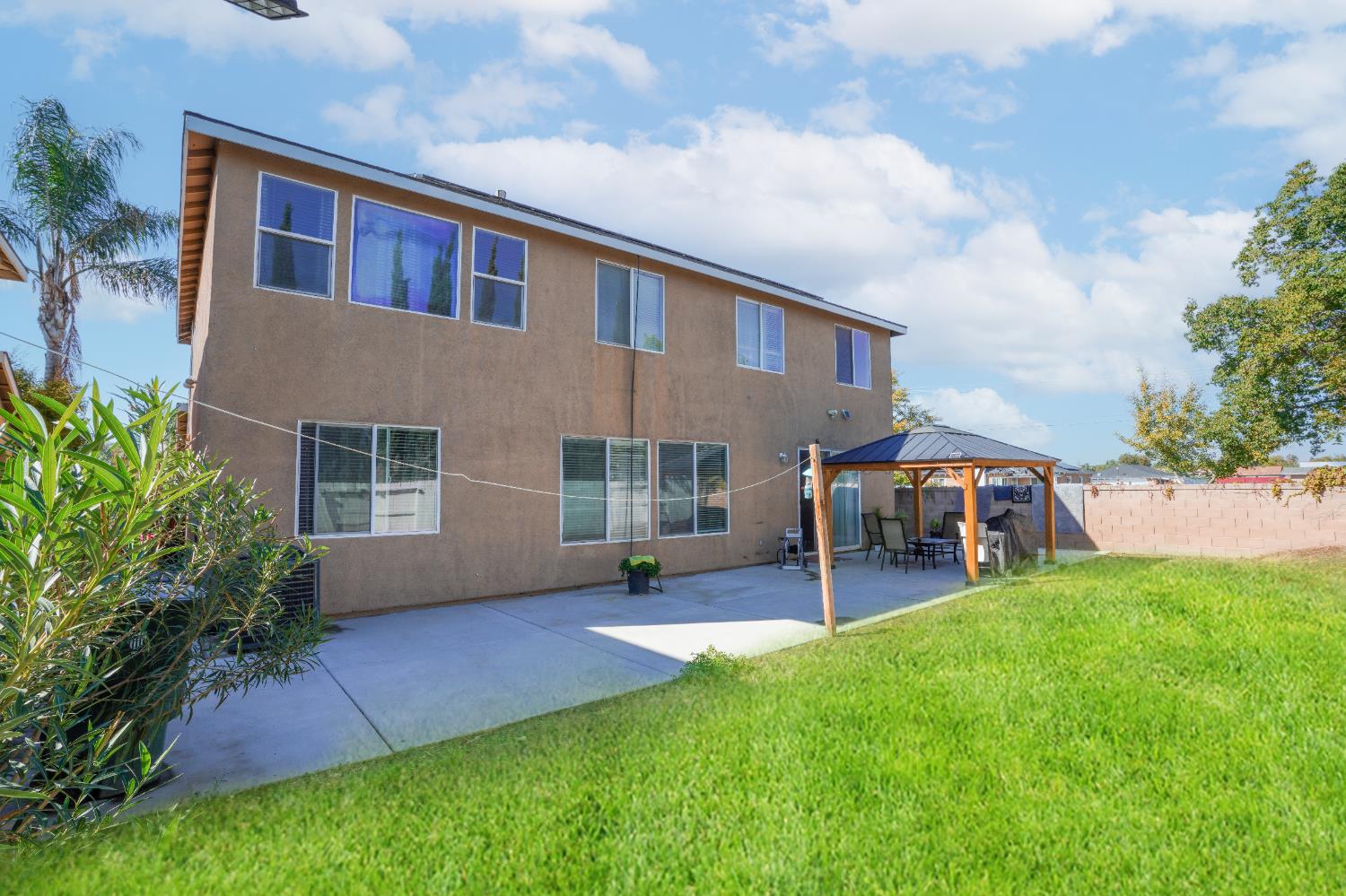 1976 N Belvedere Ave, Fresno, CA 93722