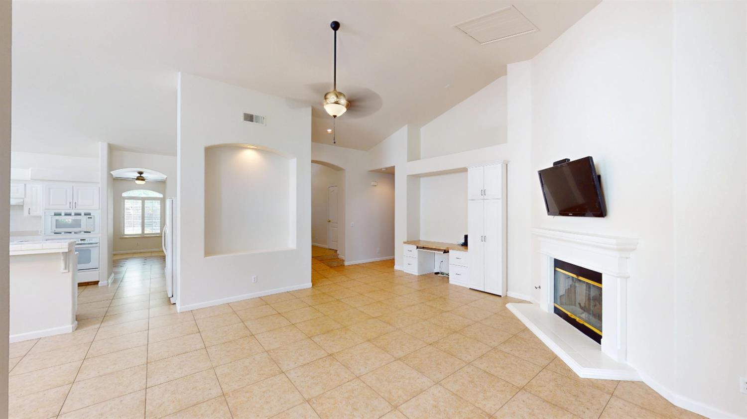 9821 N Sierra Vista Ave, Fresno, CA 93720