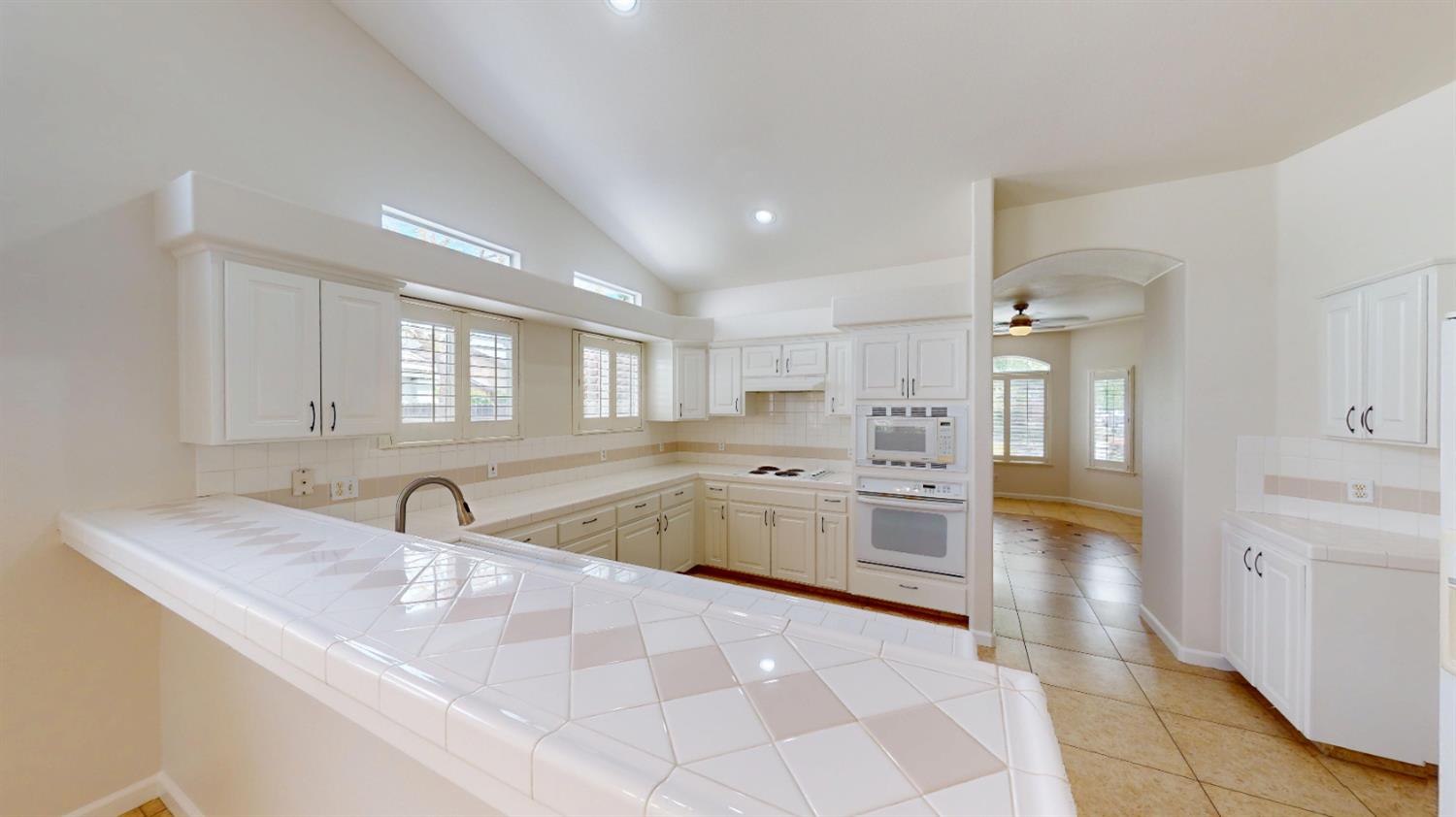 9821 N Sierra Vista Ave, Fresno, CA 93720