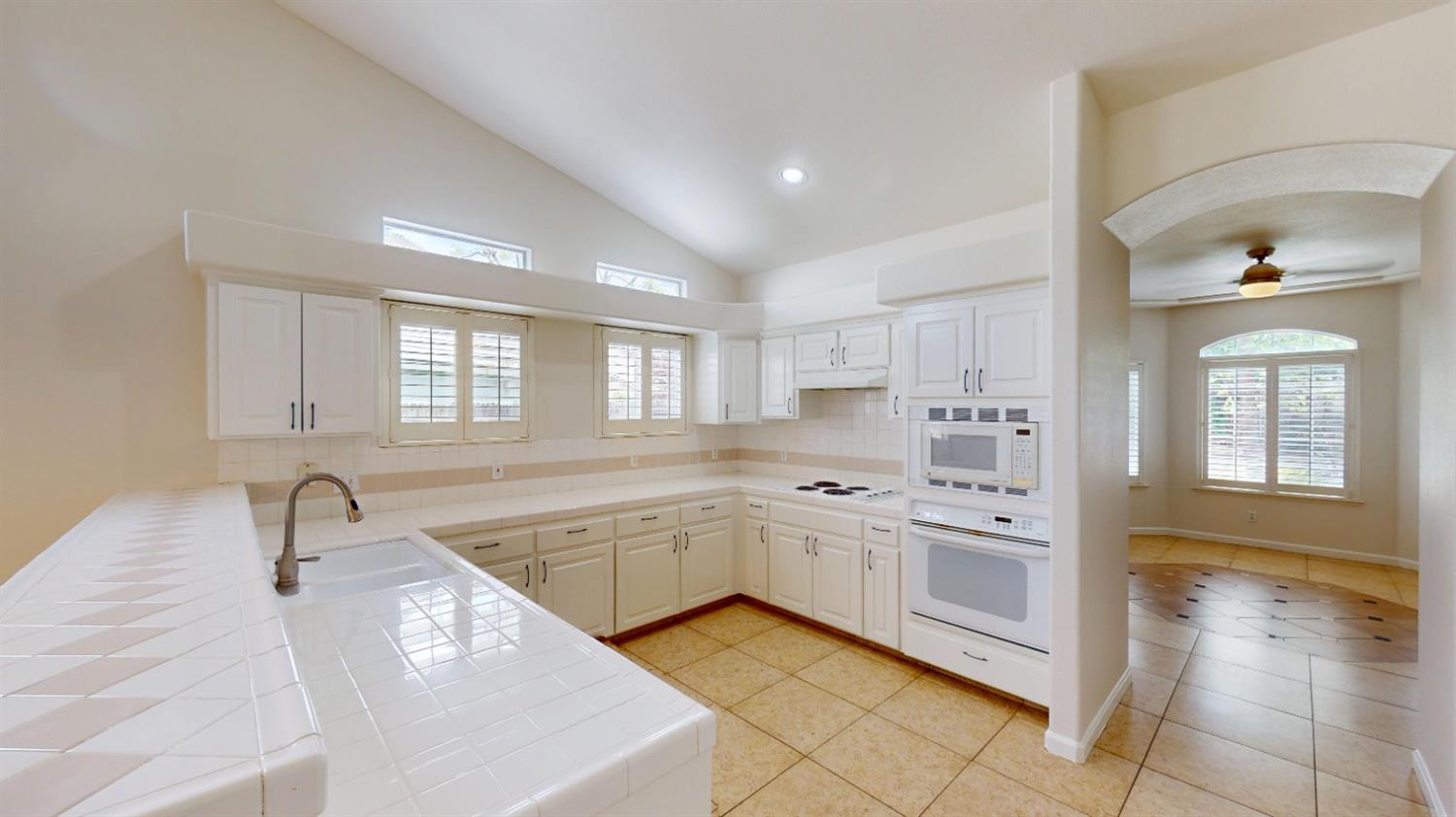 9821 N Sierra Vista Ave, Fresno, CA 93720