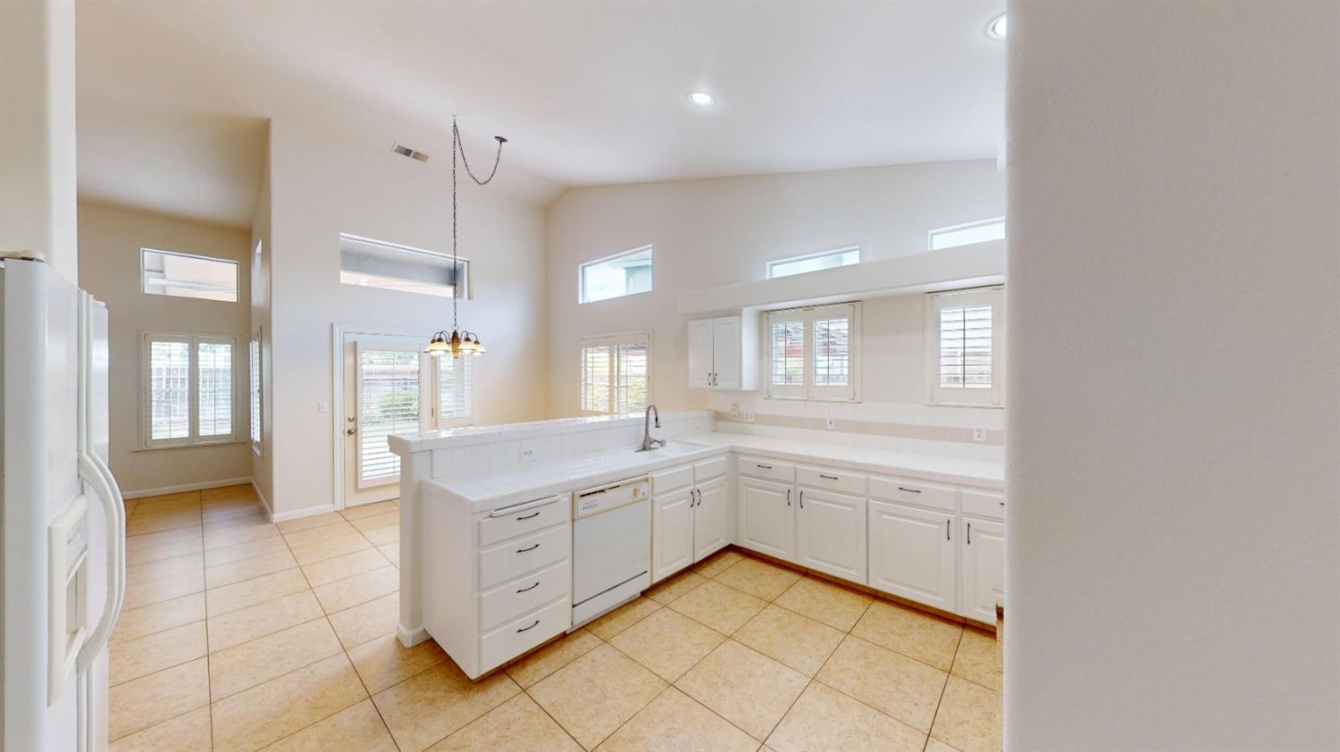 9821 N Sierra Vista Ave, Fresno, CA 93720