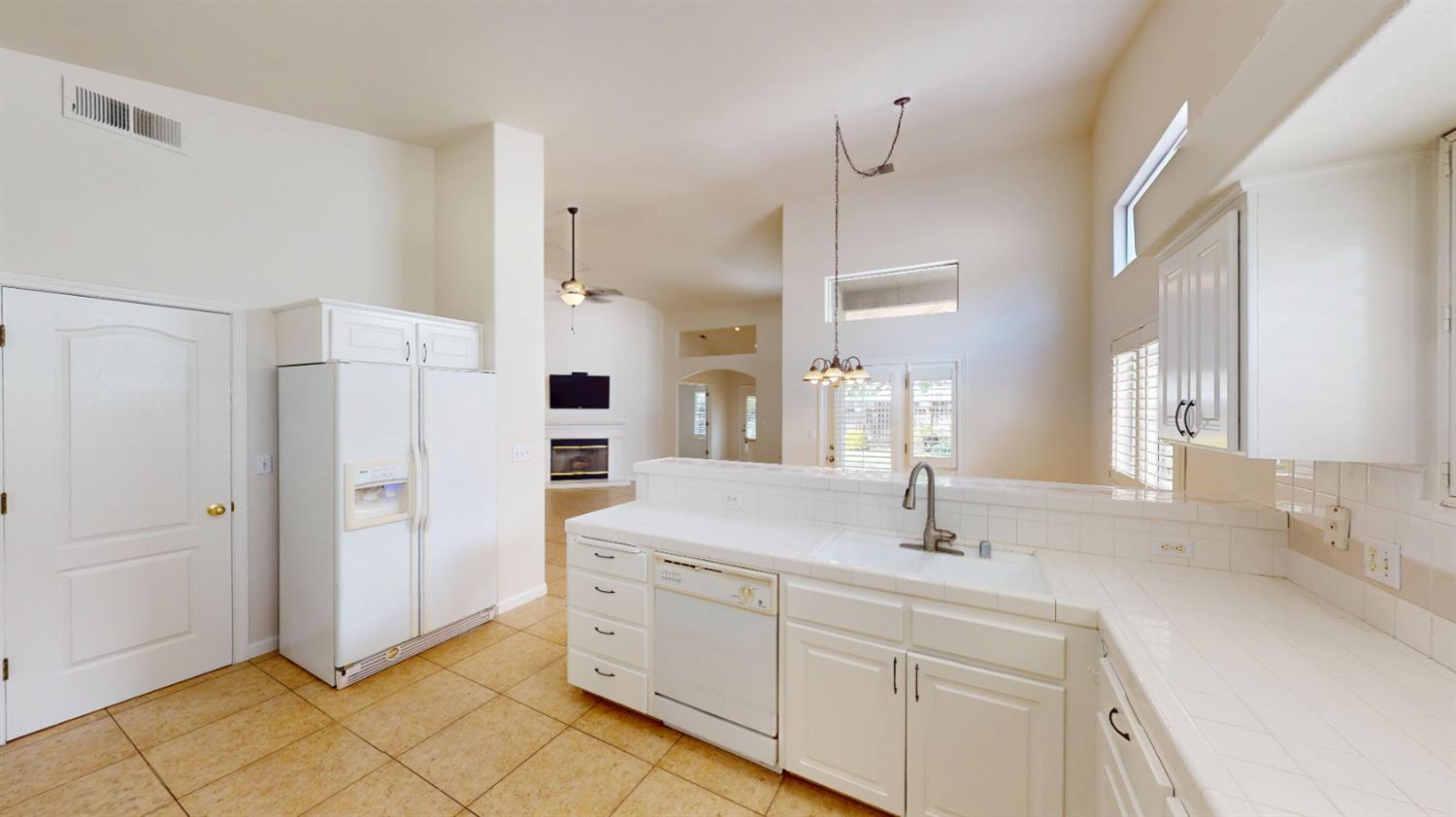 9821 N Sierra Vista Ave, Fresno, CA 93720