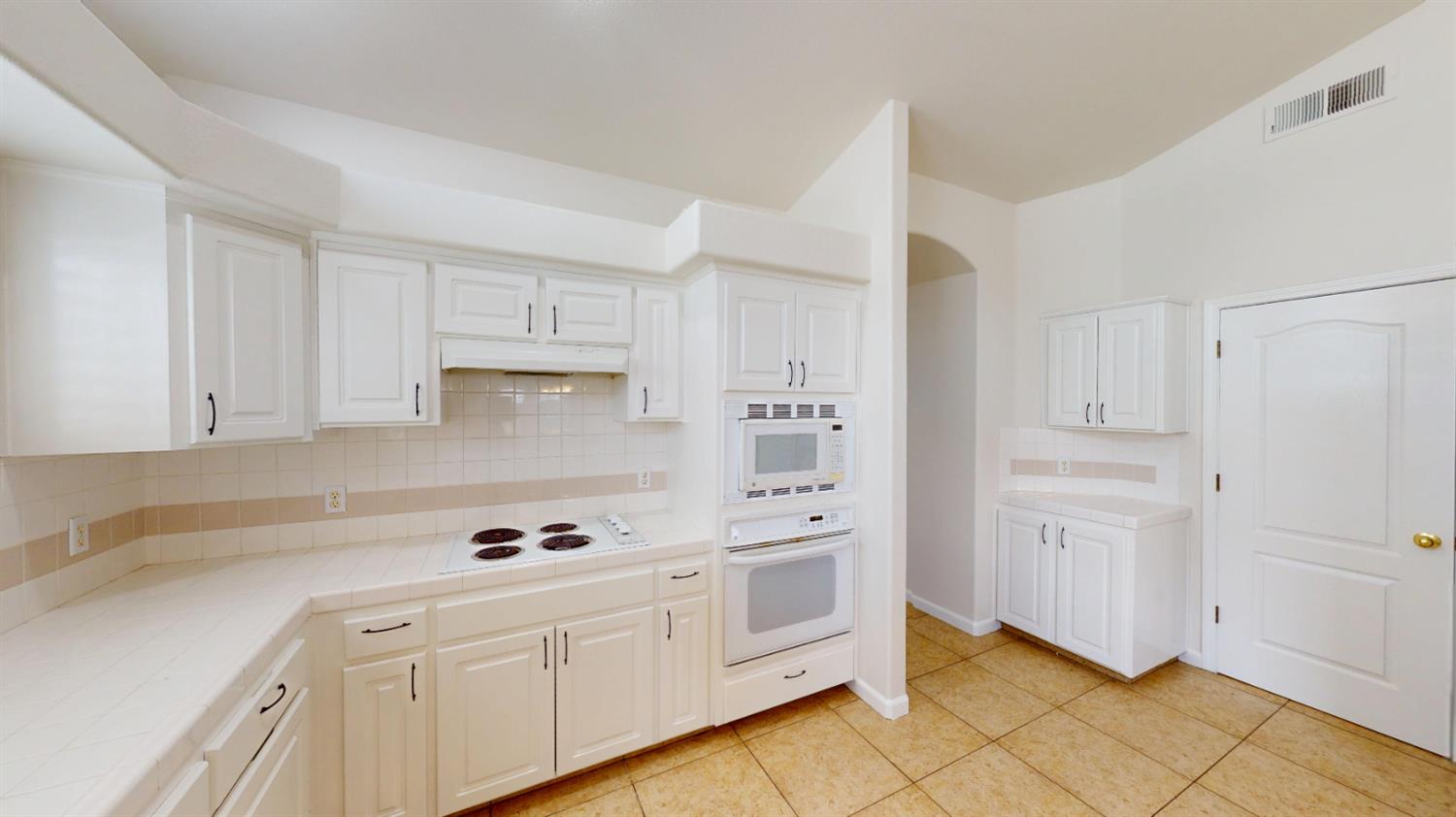 9821 N Sierra Vista Ave, Fresno, CA 93720