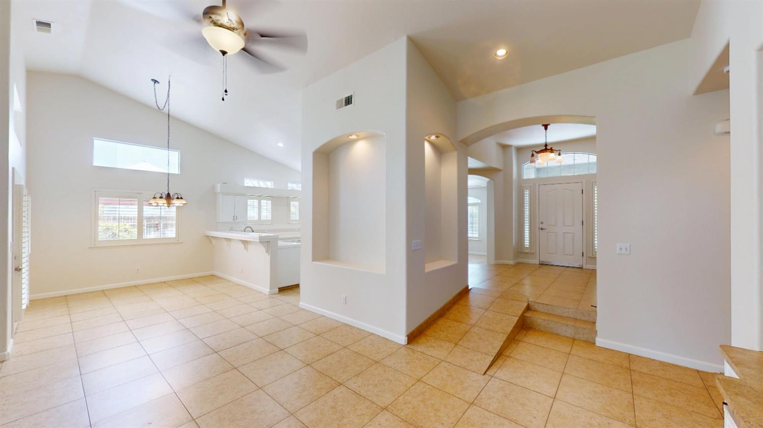 9821 N Sierra Vista Ave, Fresno, CA 93720