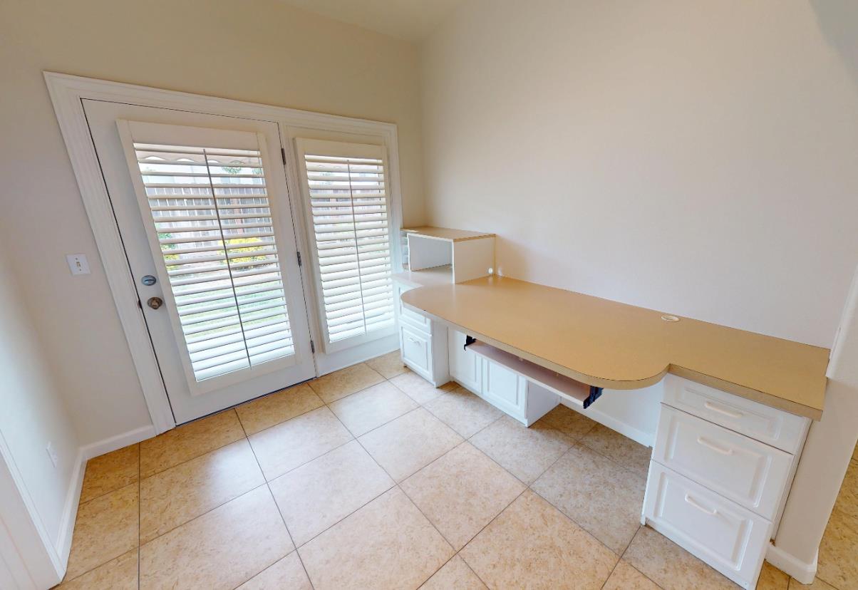 9821 N Sierra Vista Ave, Fresno, CA 93720