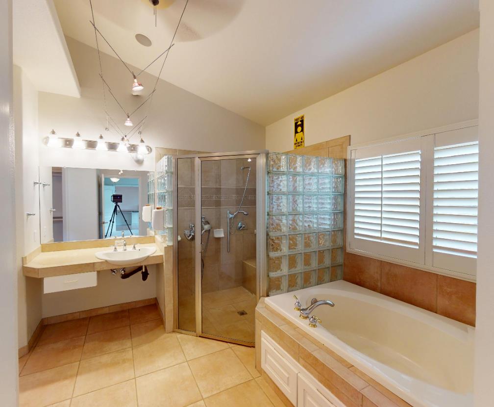 9821 N Sierra Vista Ave, Fresno, CA 93720