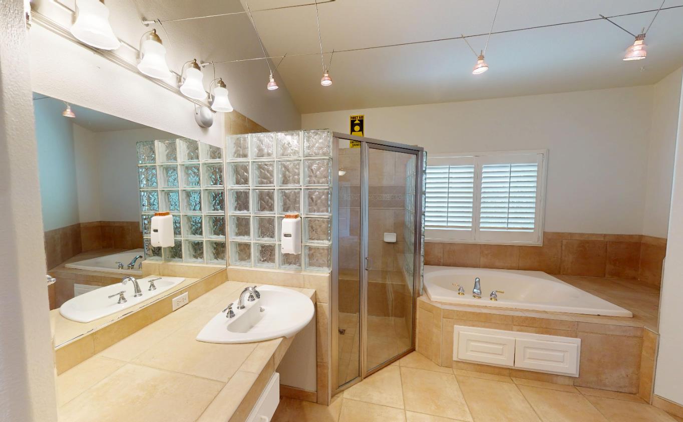 9821 N Sierra Vista Ave, Fresno, CA 93720