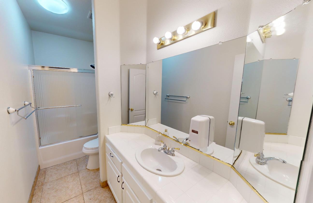 9821 N Sierra Vista Ave, Fresno, CA 93720