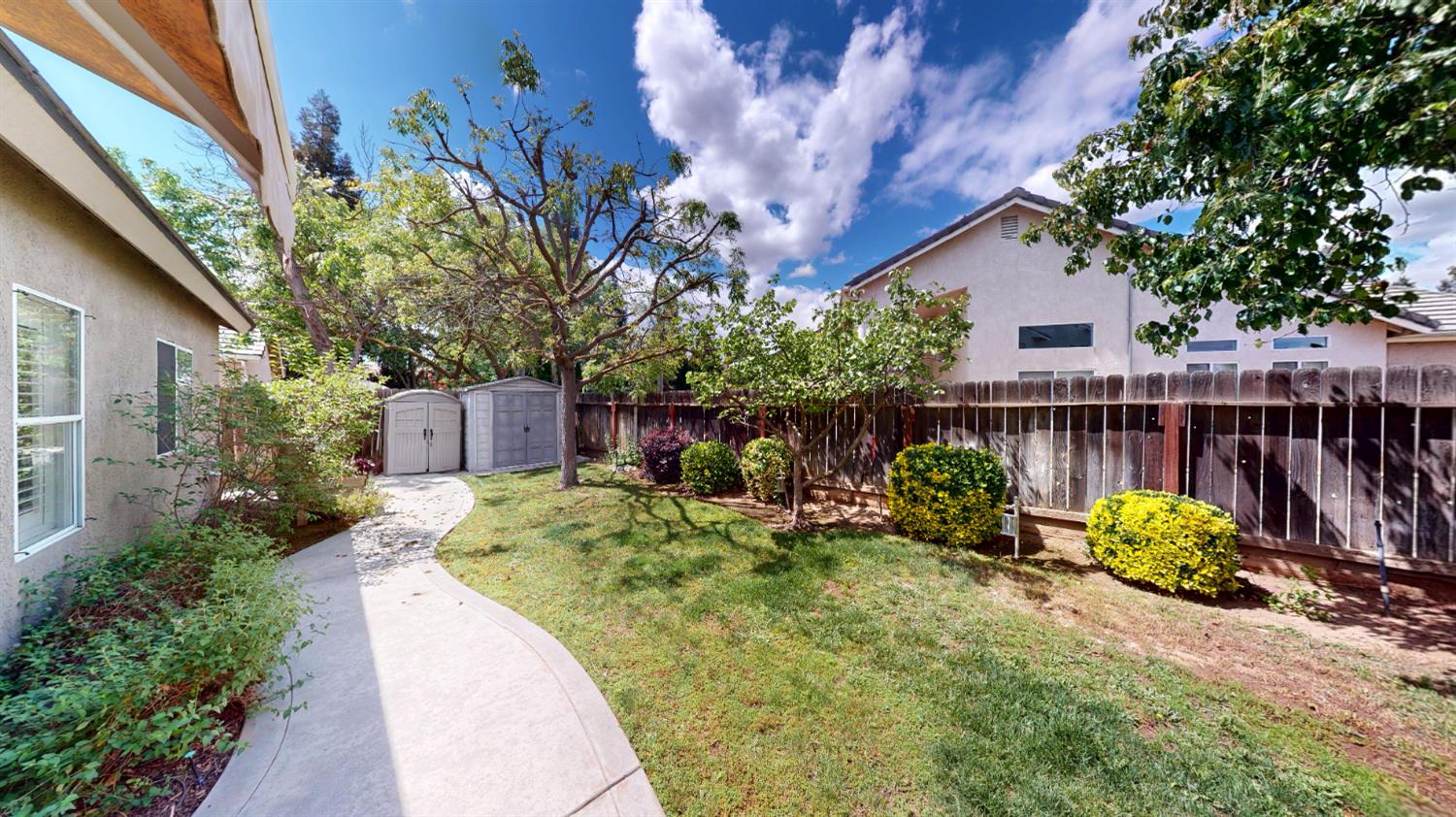 9821 N Sierra Vista Ave, Fresno, CA 93720