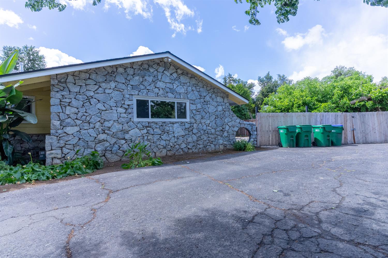 5454 E Butler Ave, Fresno, CA 93727