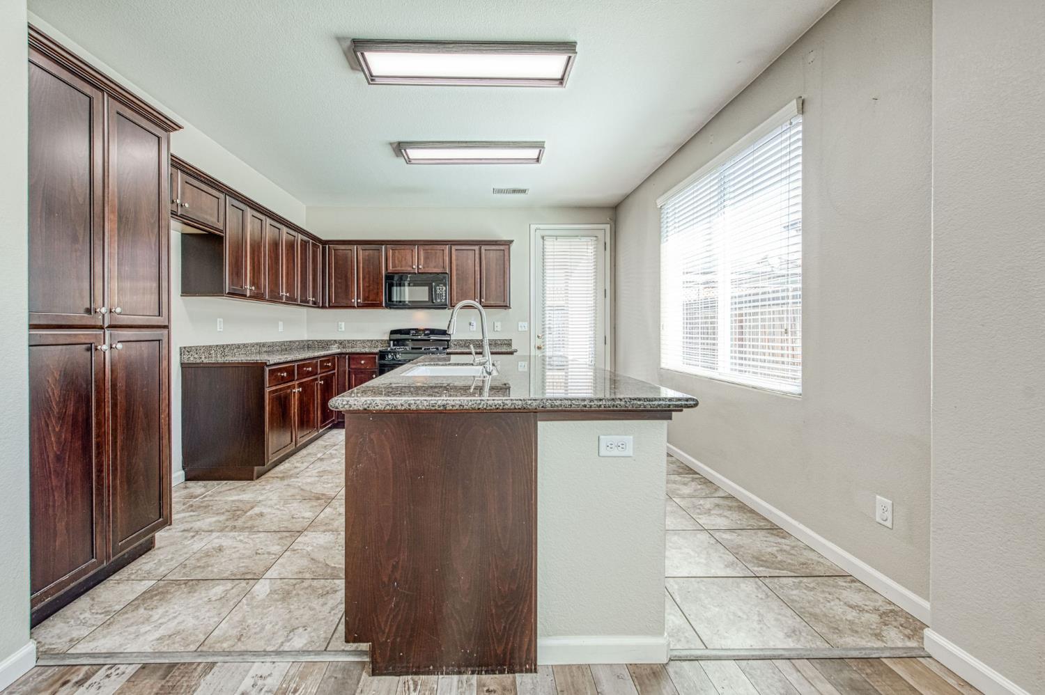 7362 E Ramona Way, Fresno, CA 93737