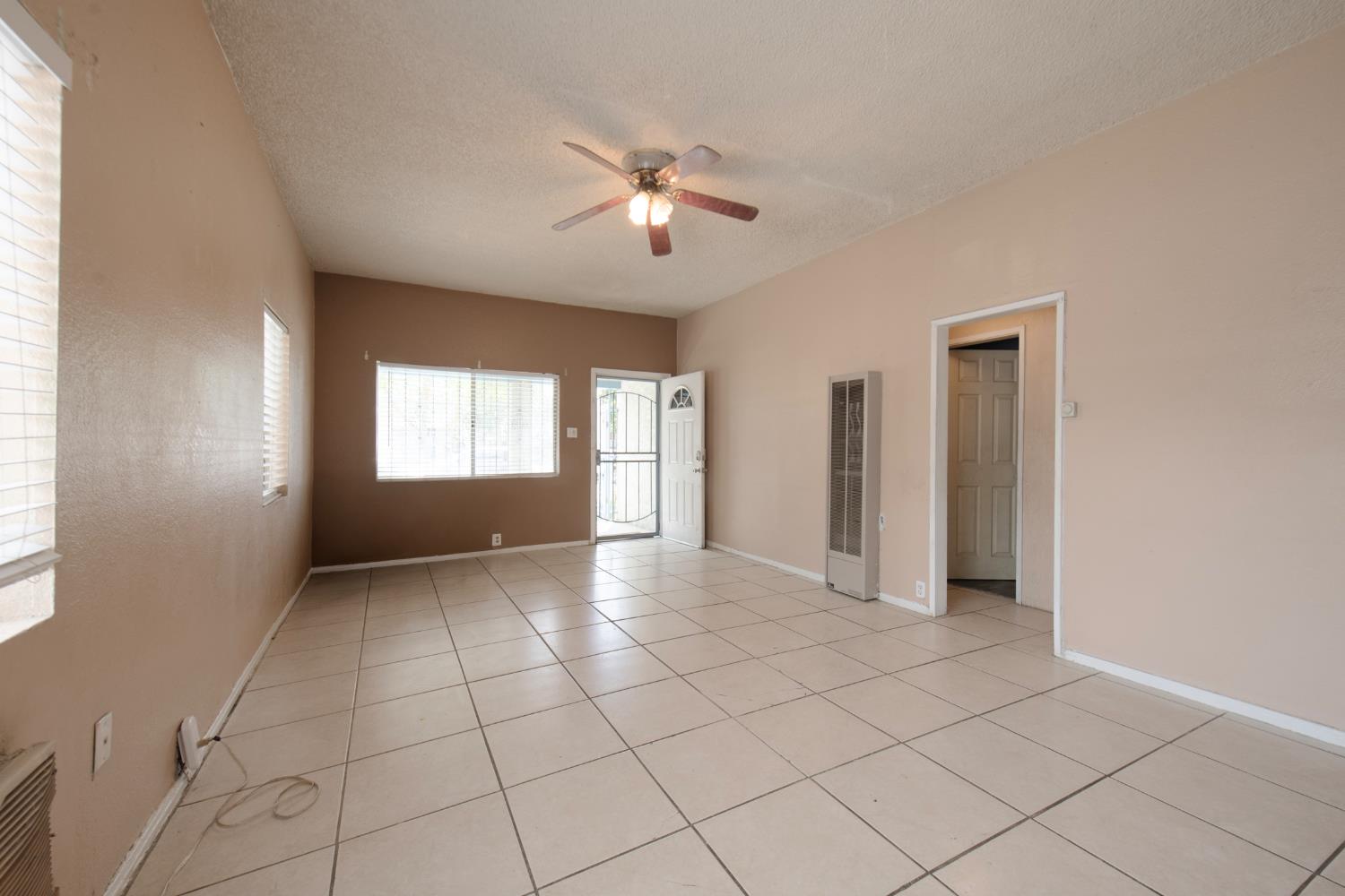 3829 E Iowa Ave, Fresno, CA 93702