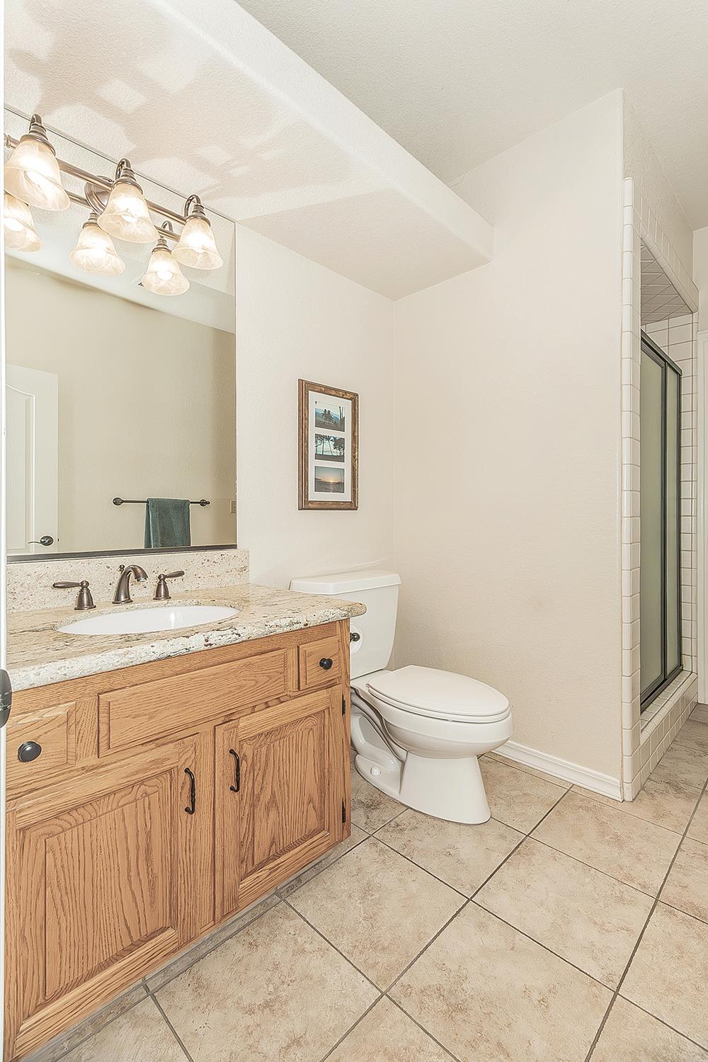 877 E Portsmouth Dr, Fresno, CA 93730