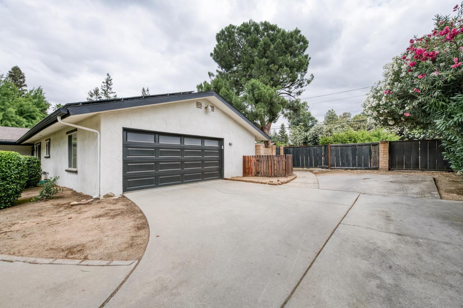 9796 N Millbrook Ave, Fresno, CA 93720
