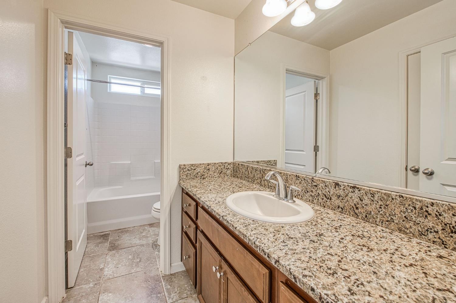 6336 N Santa Lucia Way, Fresno, CA 93722