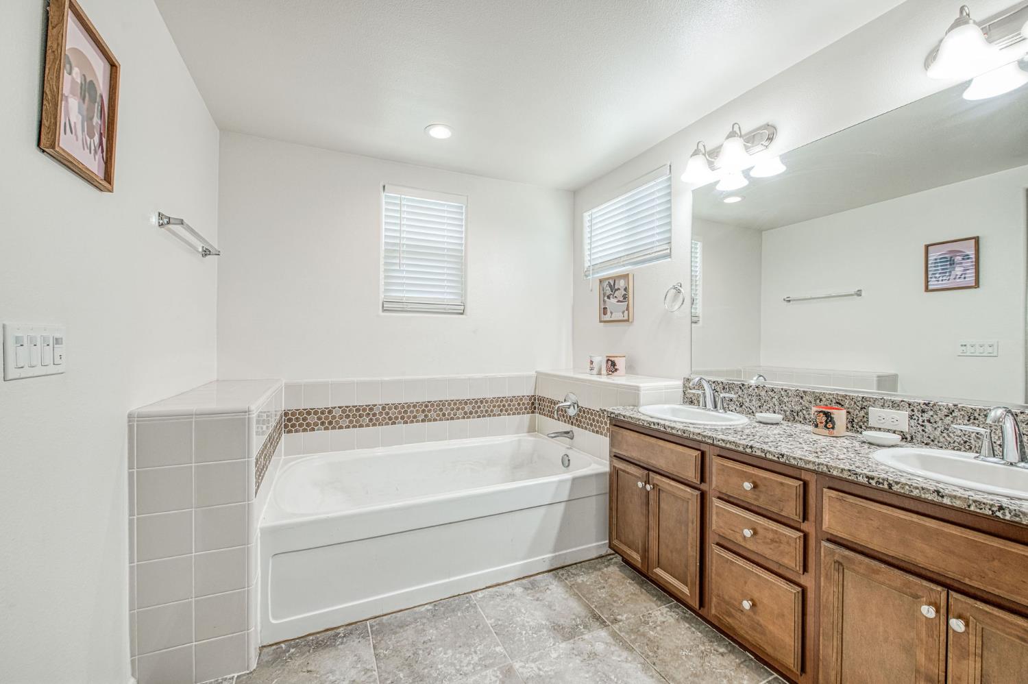 6336 N Santa Lucia Way, Fresno, CA 93722