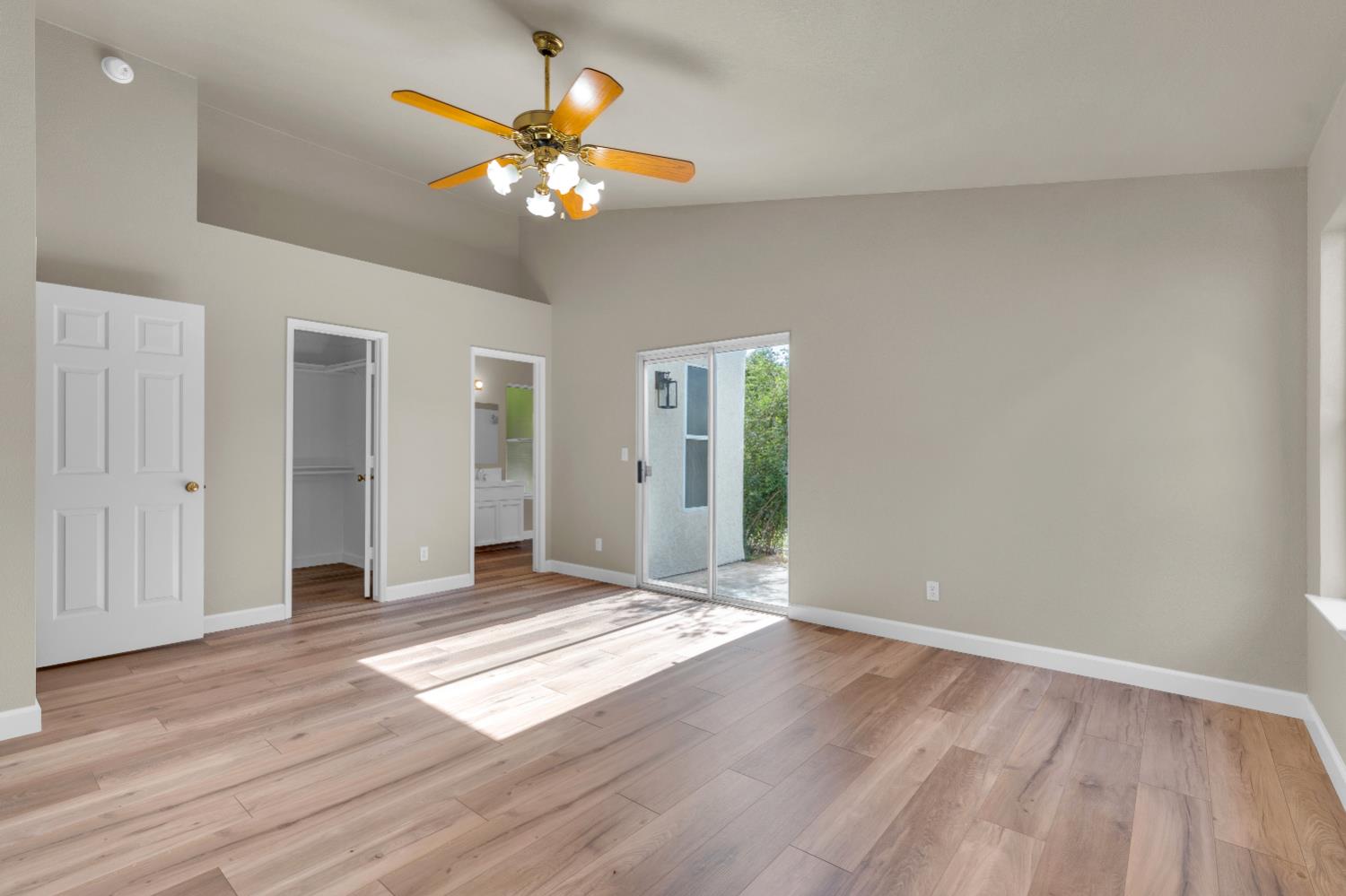 8335 N Barton Ave, Fresno, CA 93720