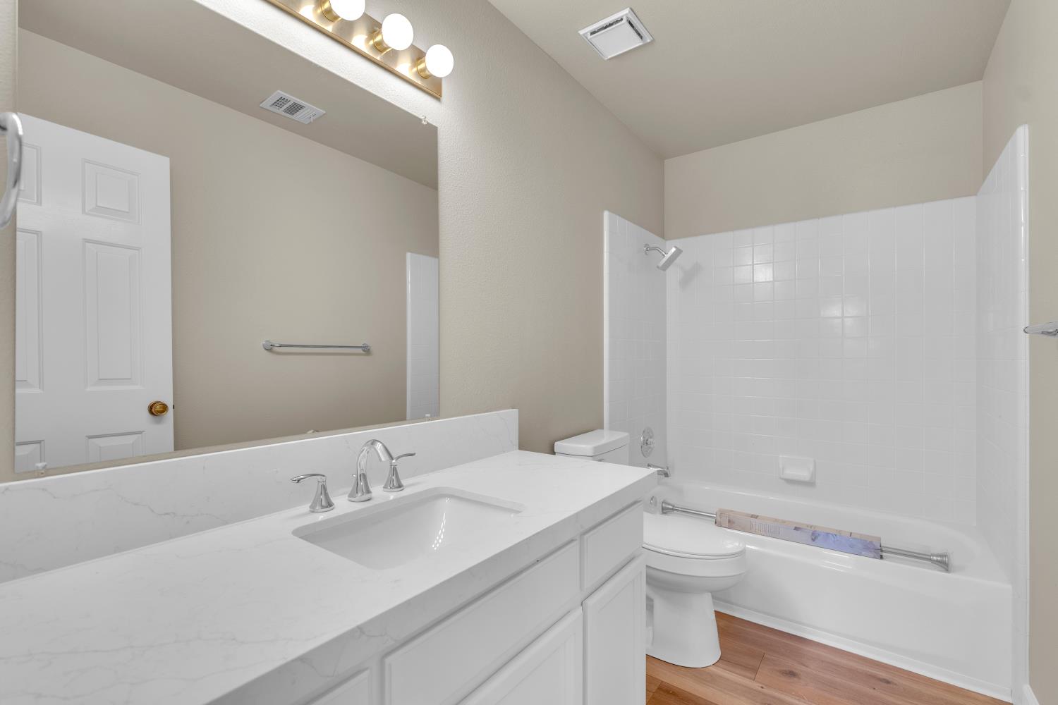 8335 N Barton Ave, Fresno, CA 93720