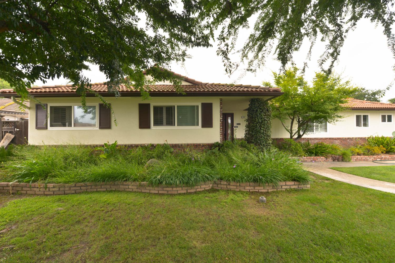 1636 W Vartikian Ave, Fresno, CA 93711