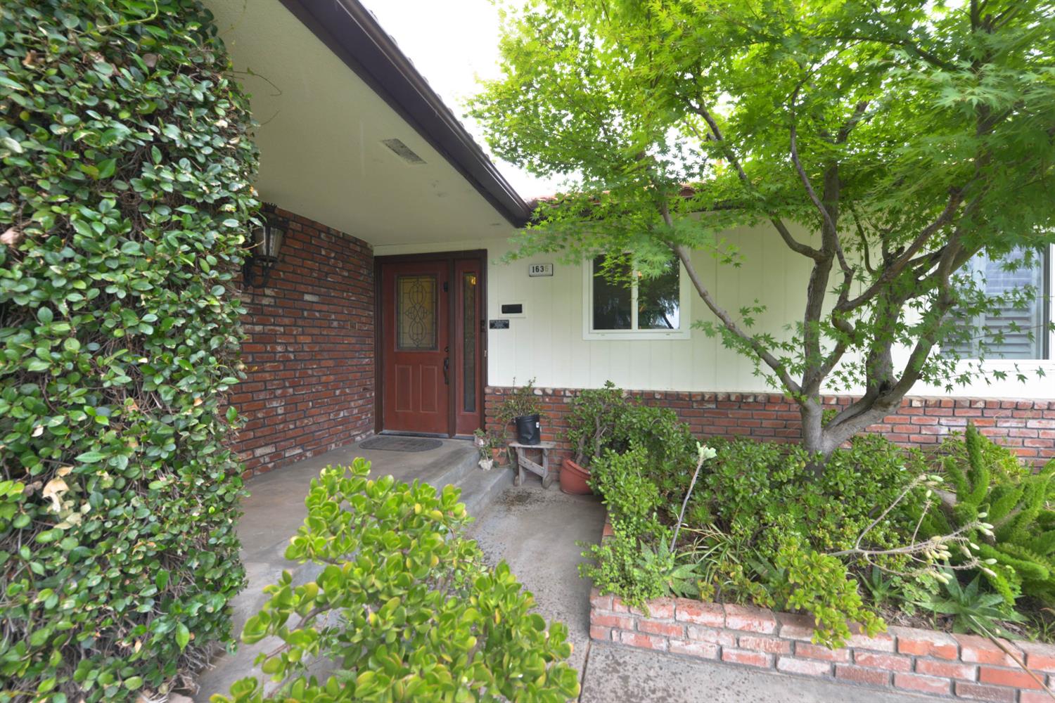 1636 W Vartikian Ave, Fresno, CA 93711