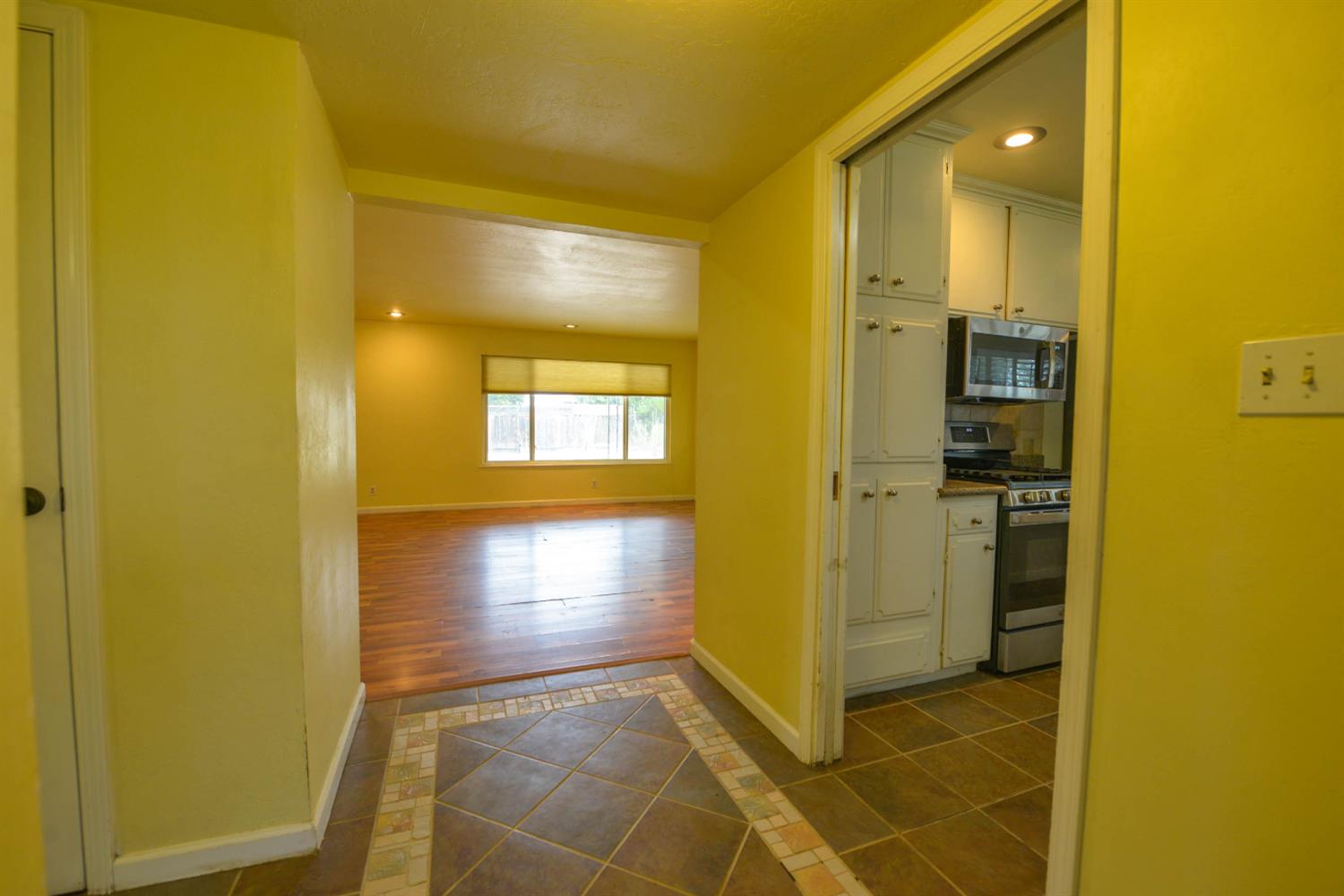 1636 W Vartikian Ave, Fresno, CA 93711