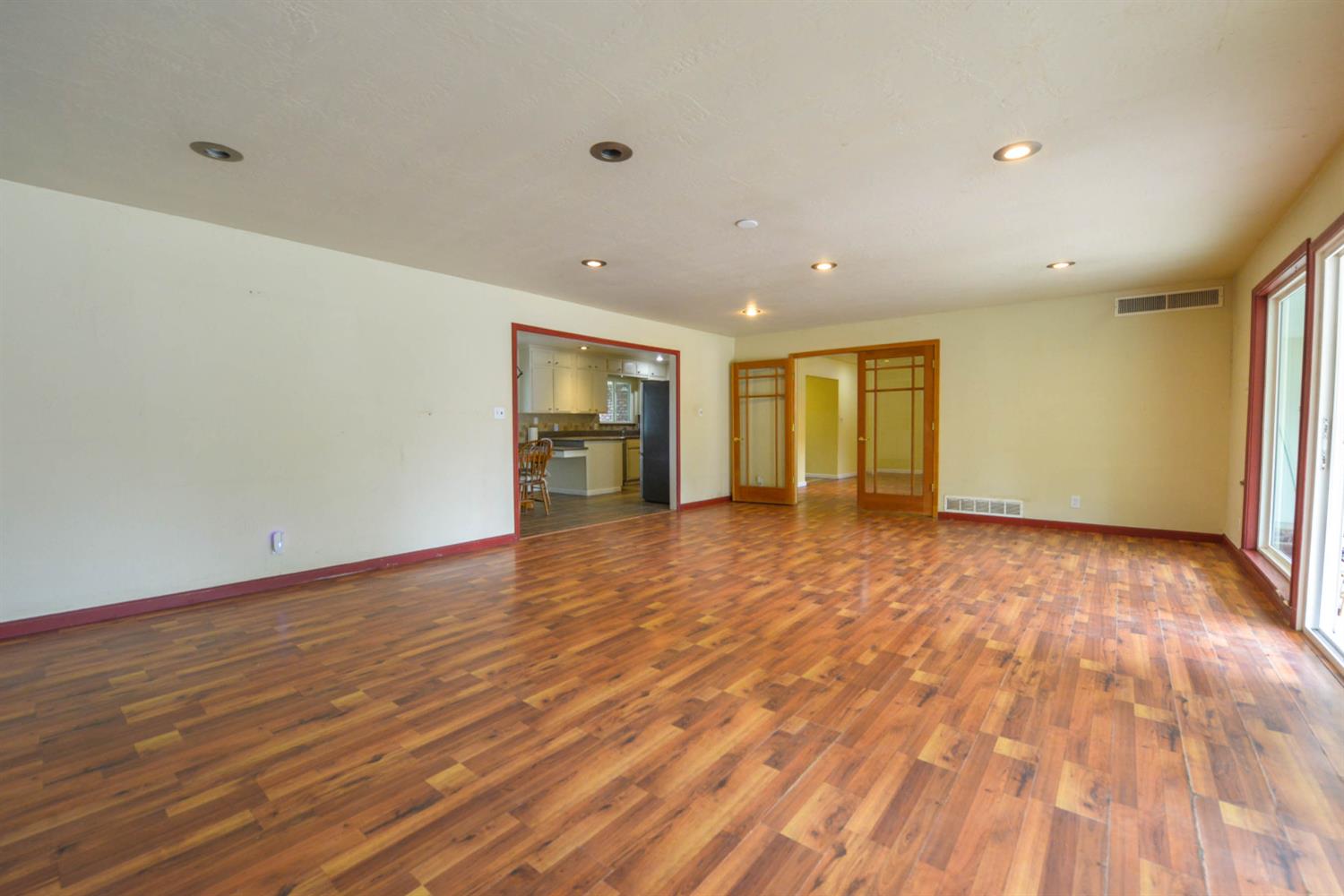1636 W Vartikian Ave, Fresno, CA 93711