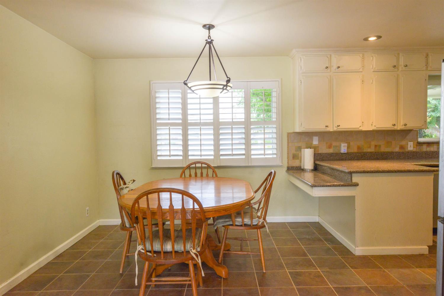 1636 W Vartikian Ave, Fresno, CA 93711