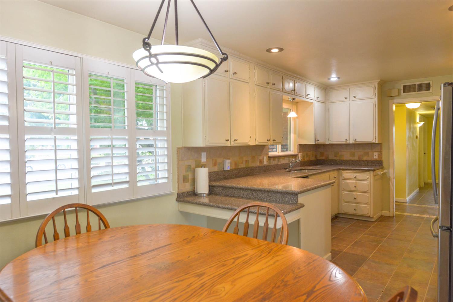 1636 W Vartikian Ave, Fresno, CA 93711