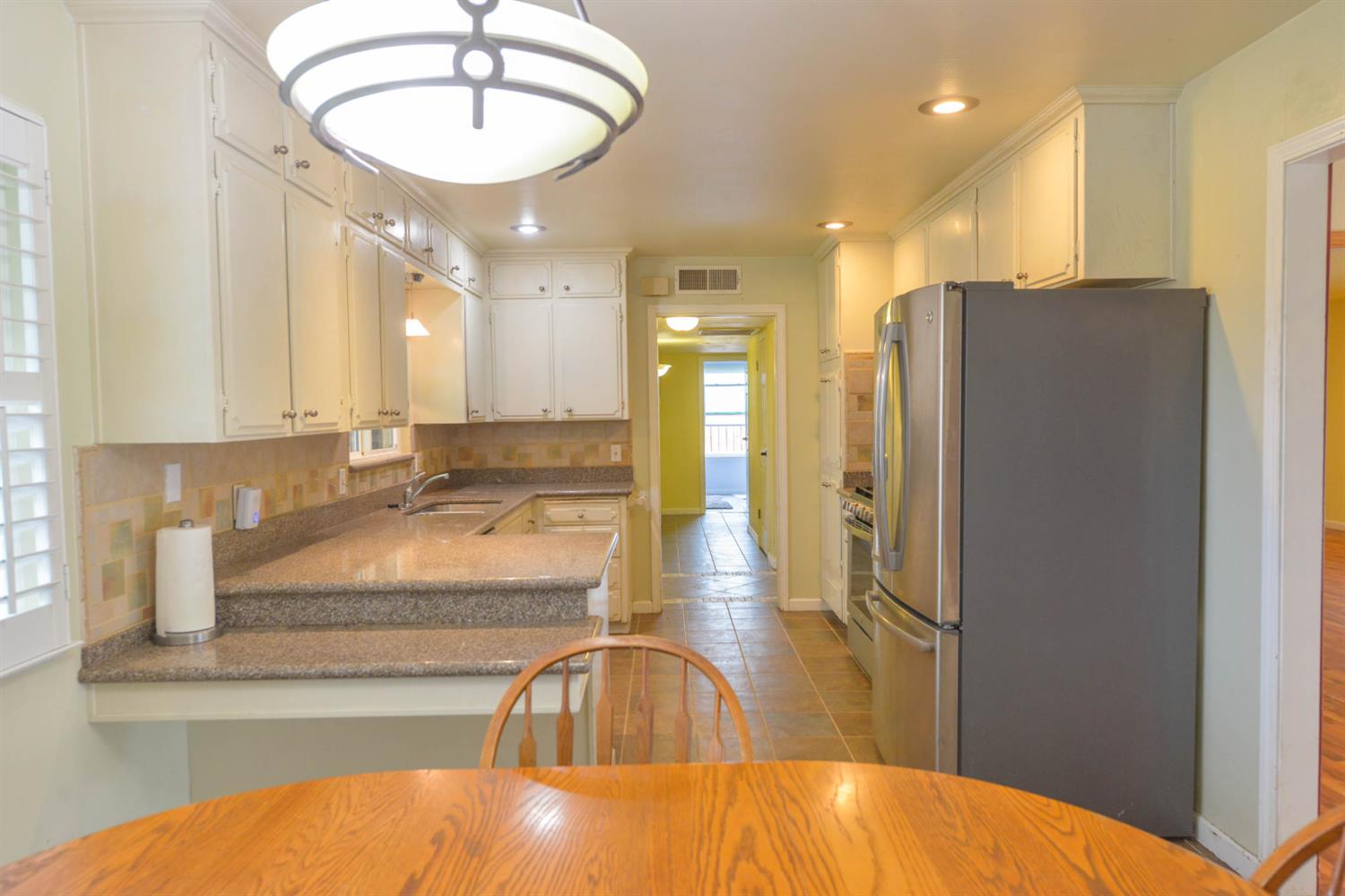 1636 W Vartikian Ave, Fresno, CA 93711