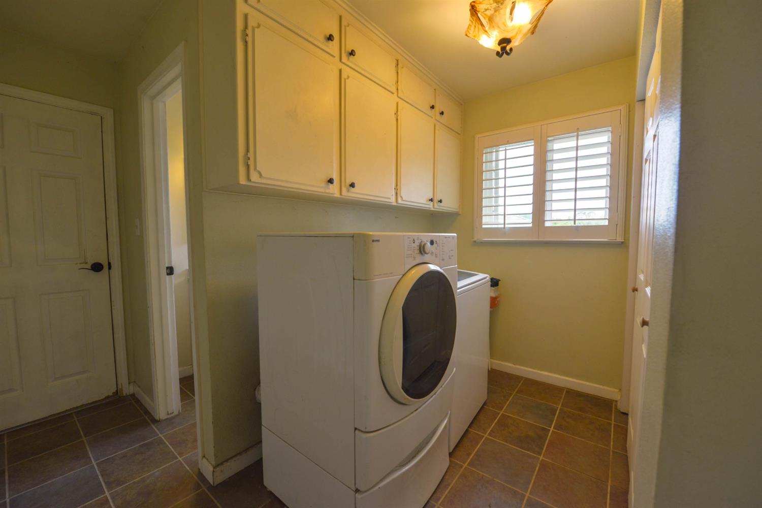 1636 W Vartikian Ave, Fresno, CA 93711
