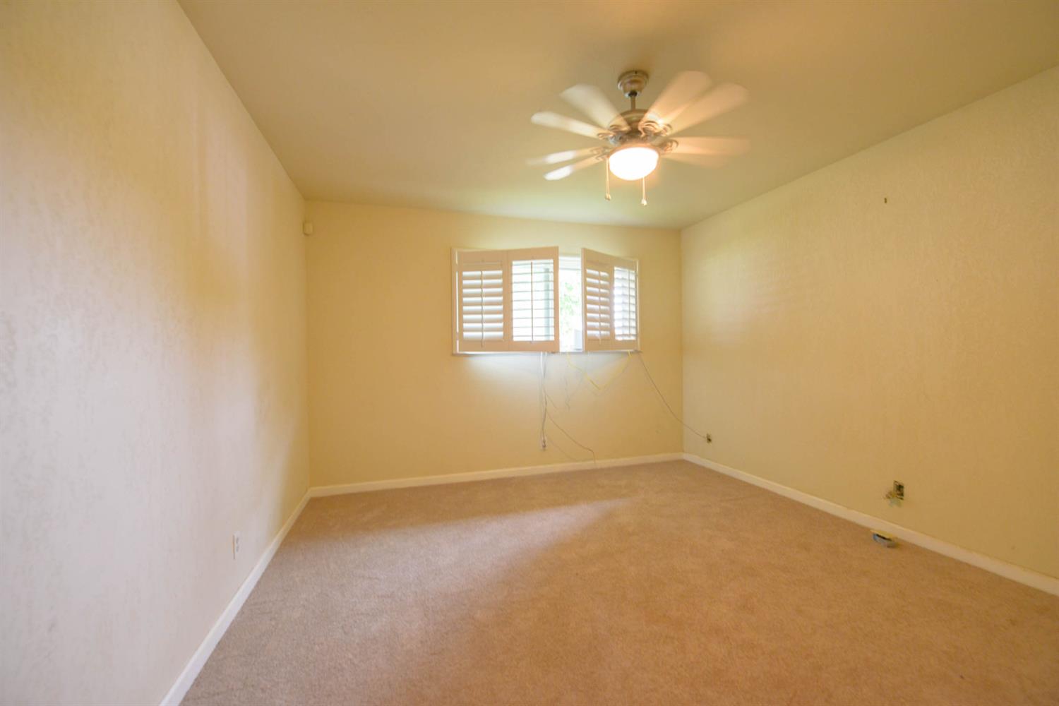 1636 W Vartikian Ave, Fresno, CA 93711