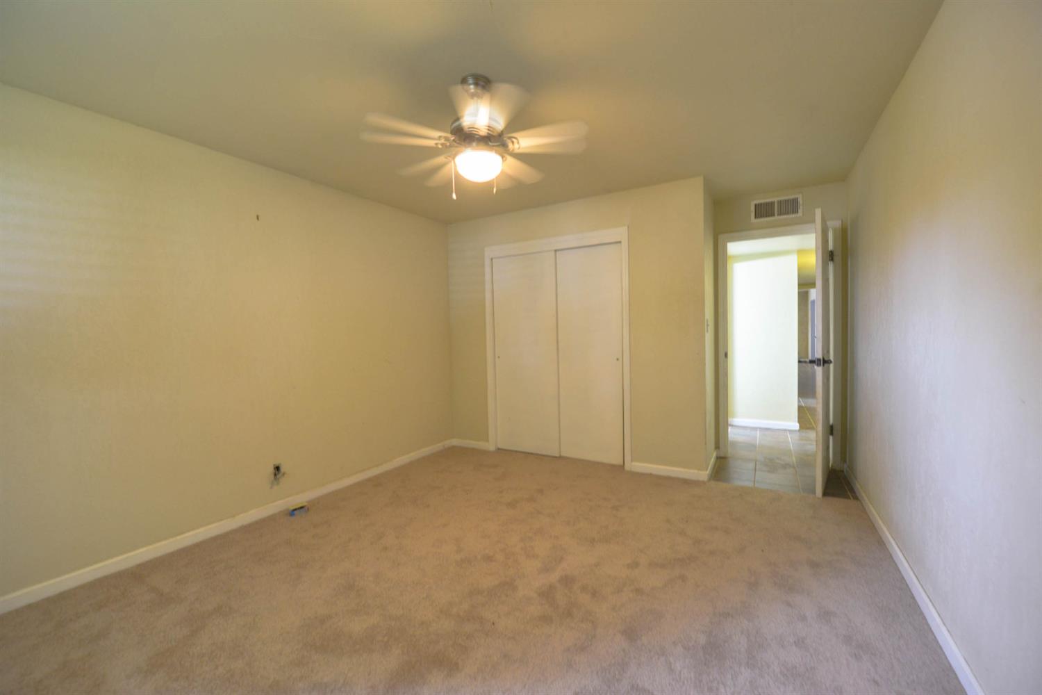 1636 W Vartikian Ave, Fresno, CA 93711